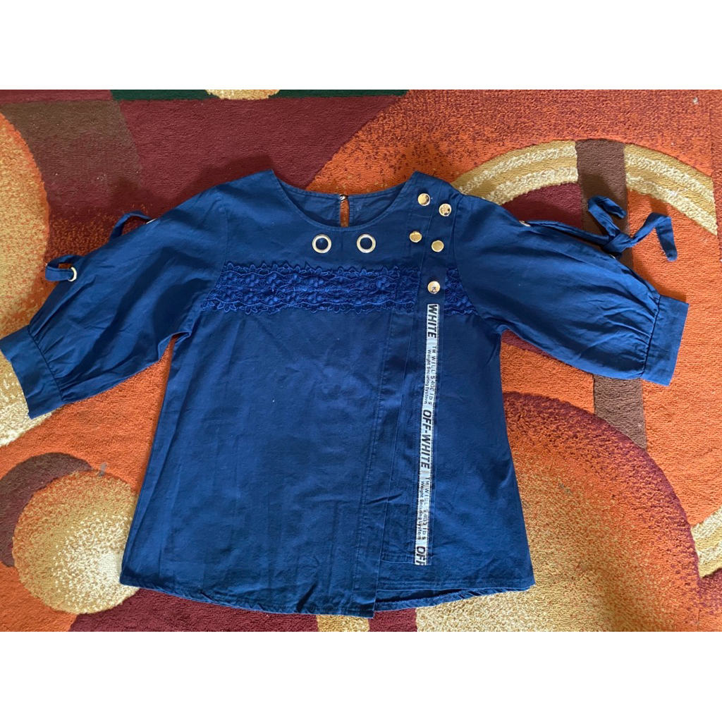Preloved Blouse Navy Wanita Size L Detail Renda Pita Lucu