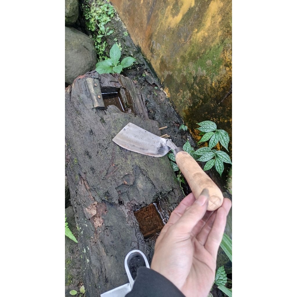 Koret/Cangkul Kecil / Pancong / Gatul model miring / Pacul kecil / Cangkul Kecil/ cangkul rumput