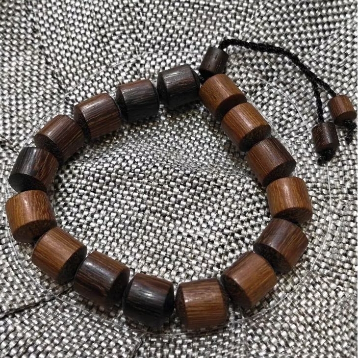Gelang kayu Ulin timbul