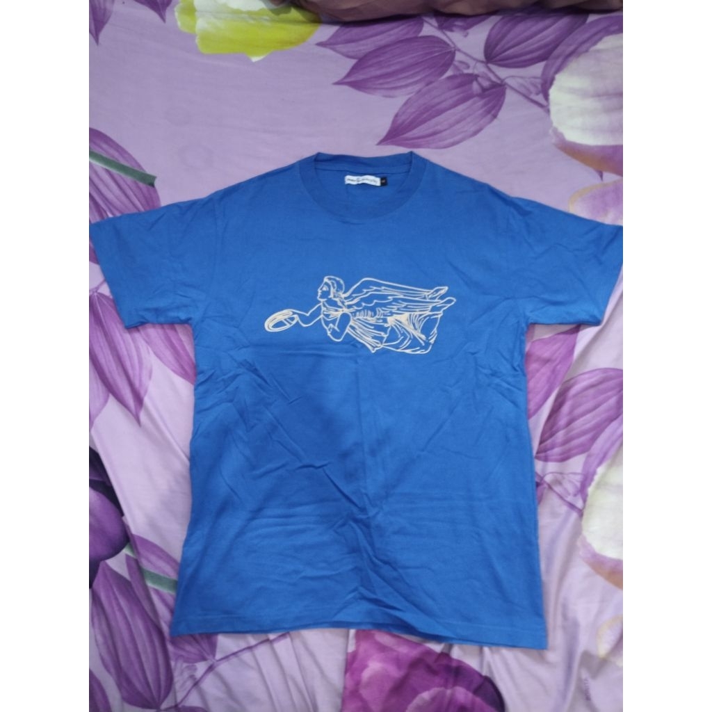 Hindia Malaikat Berputar di Atas Pencakar Langit