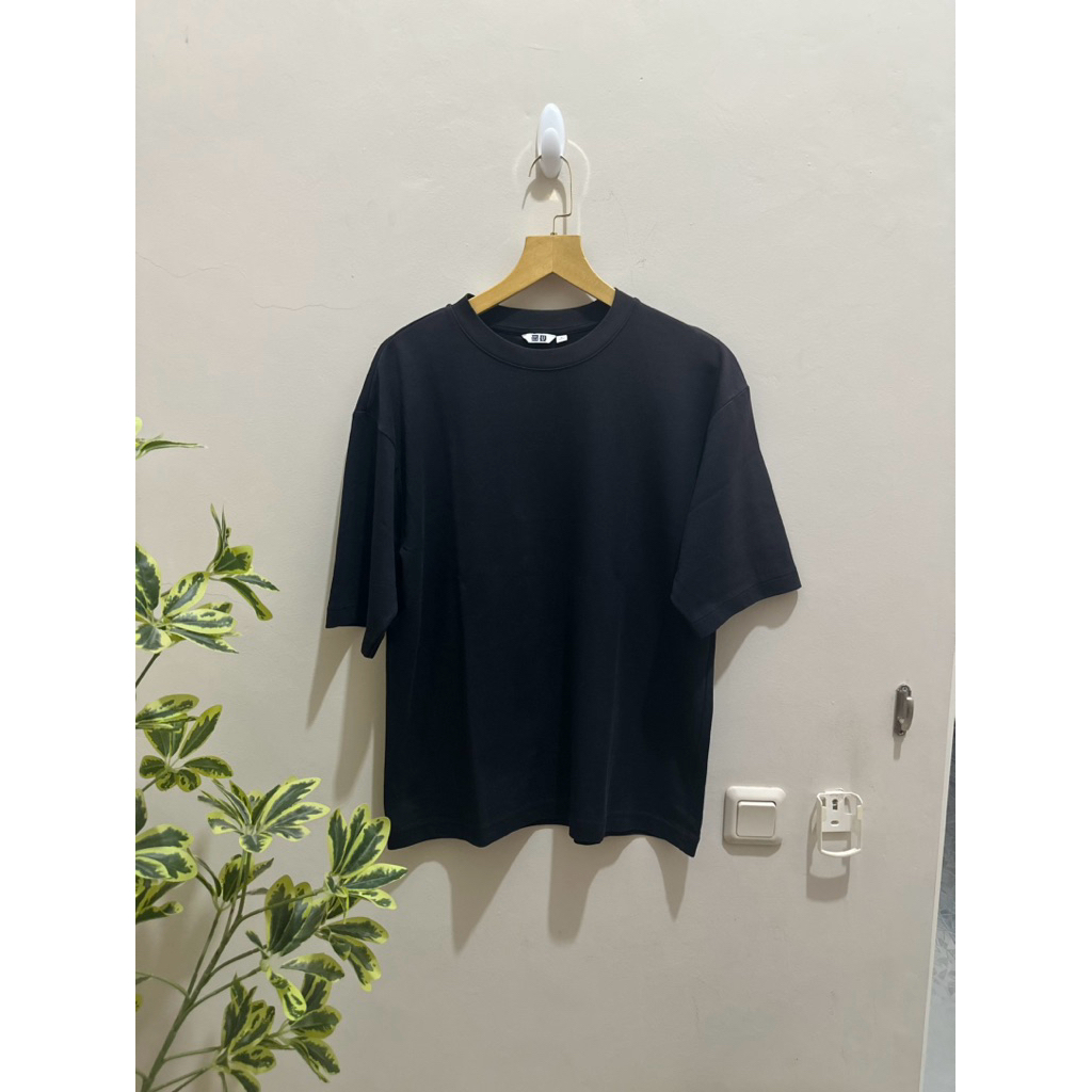 Tshirt Kaos Uniqlo Airism preloved