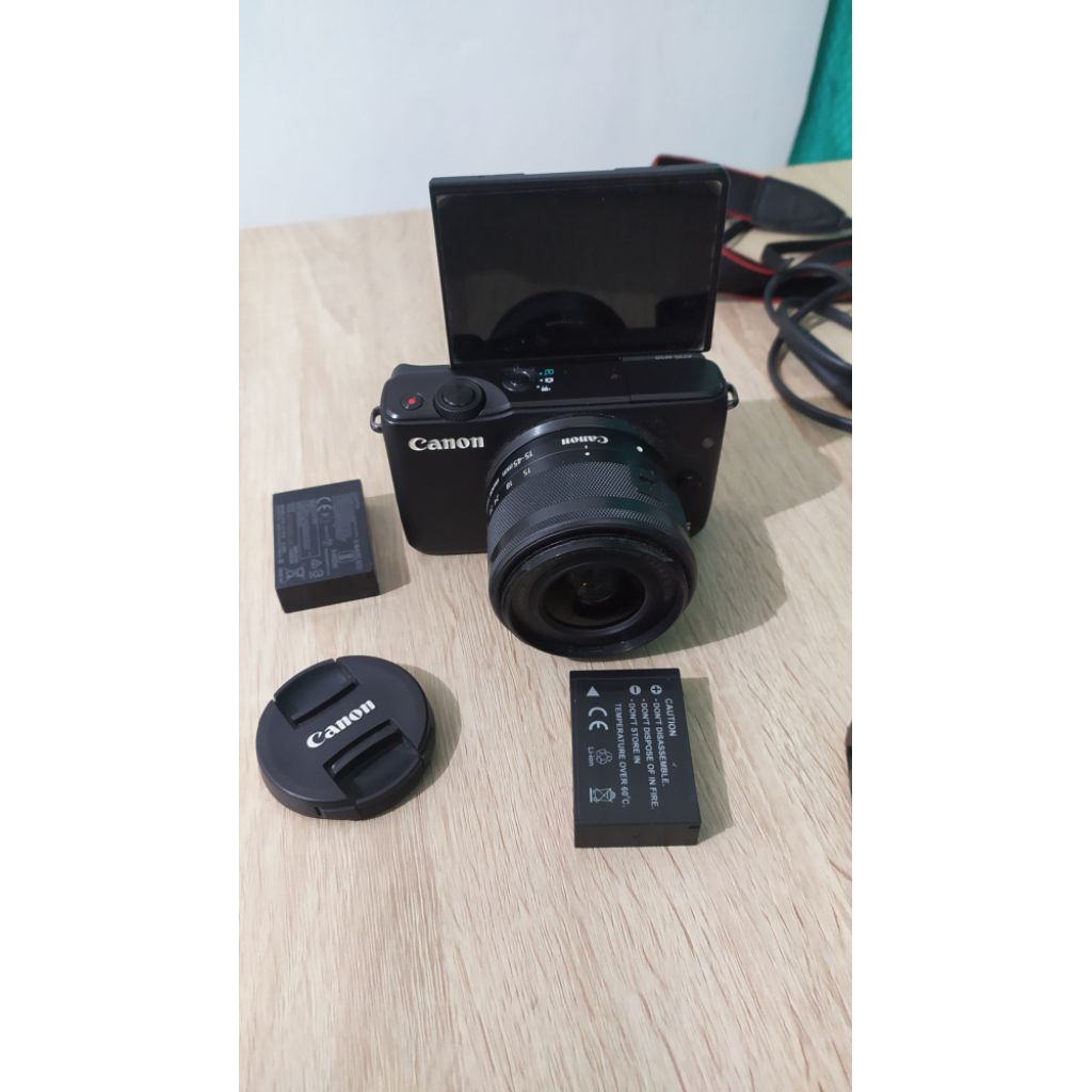 Kamera Canon M10 layar flip wifi mirrorless