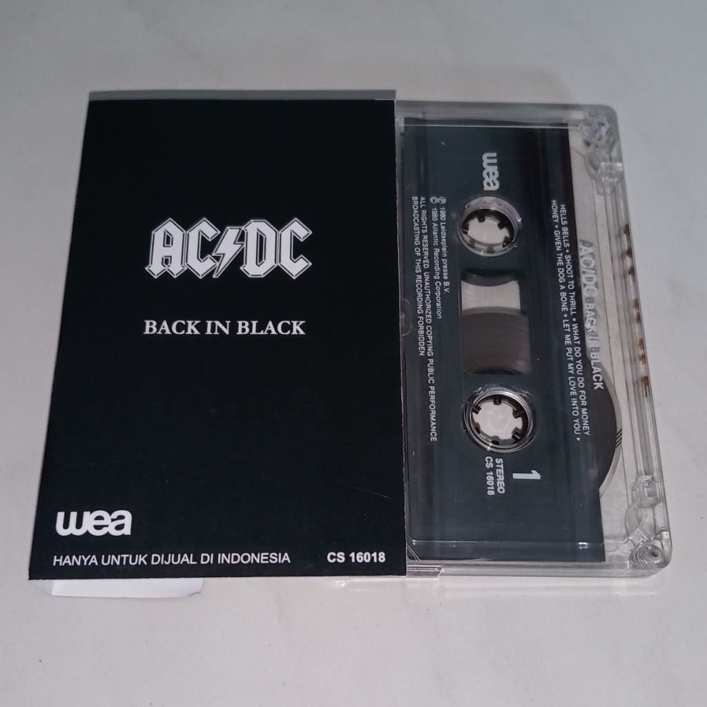 Kaset AC/DC - Back in Black (COVER REPRO ISI ORI)