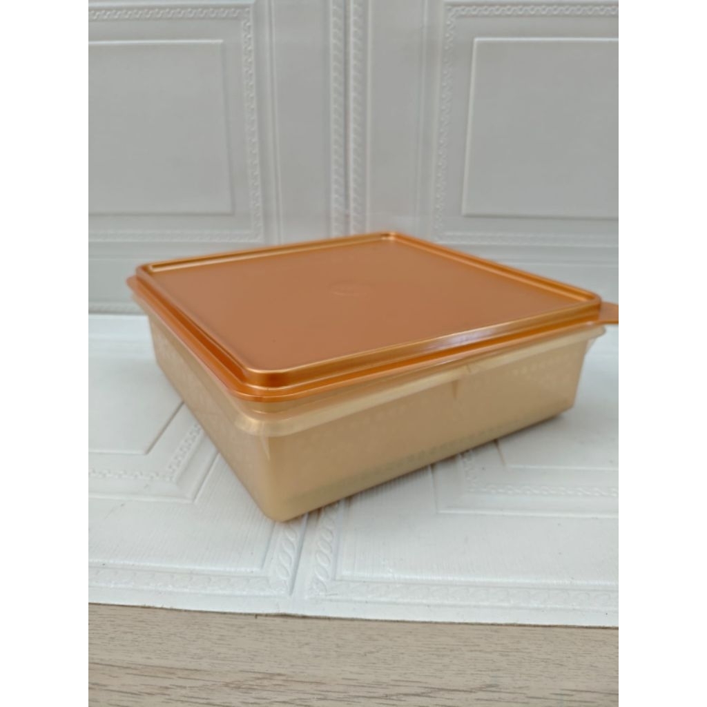 TUPPERWARE Mossaic Snack Stor Gold