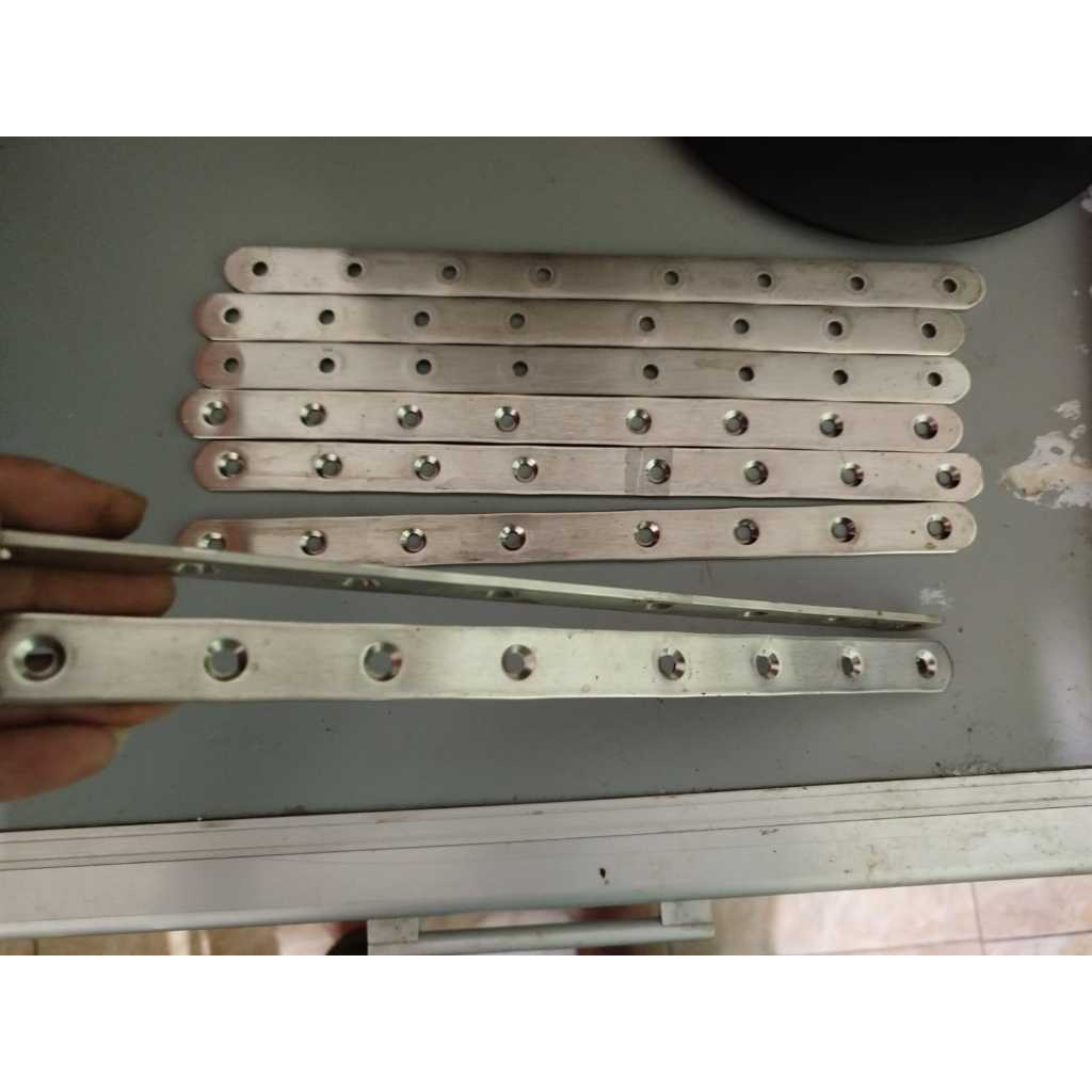 plat besi lubang / plat sambung / konektor knalpot 30cm x 1,9cm tebal 2,5mm