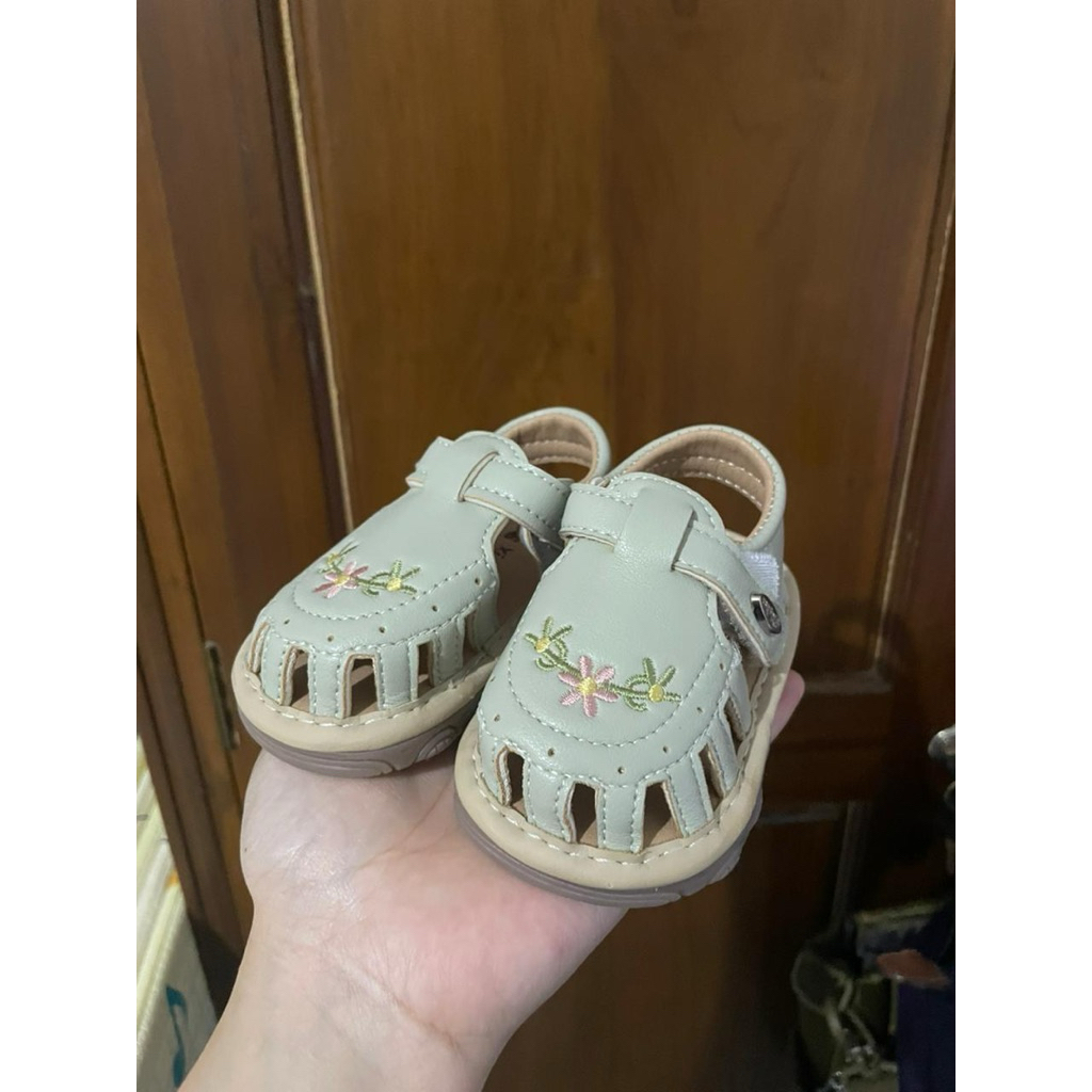 pl sepatu sendal bayi perempuan 10 bulan