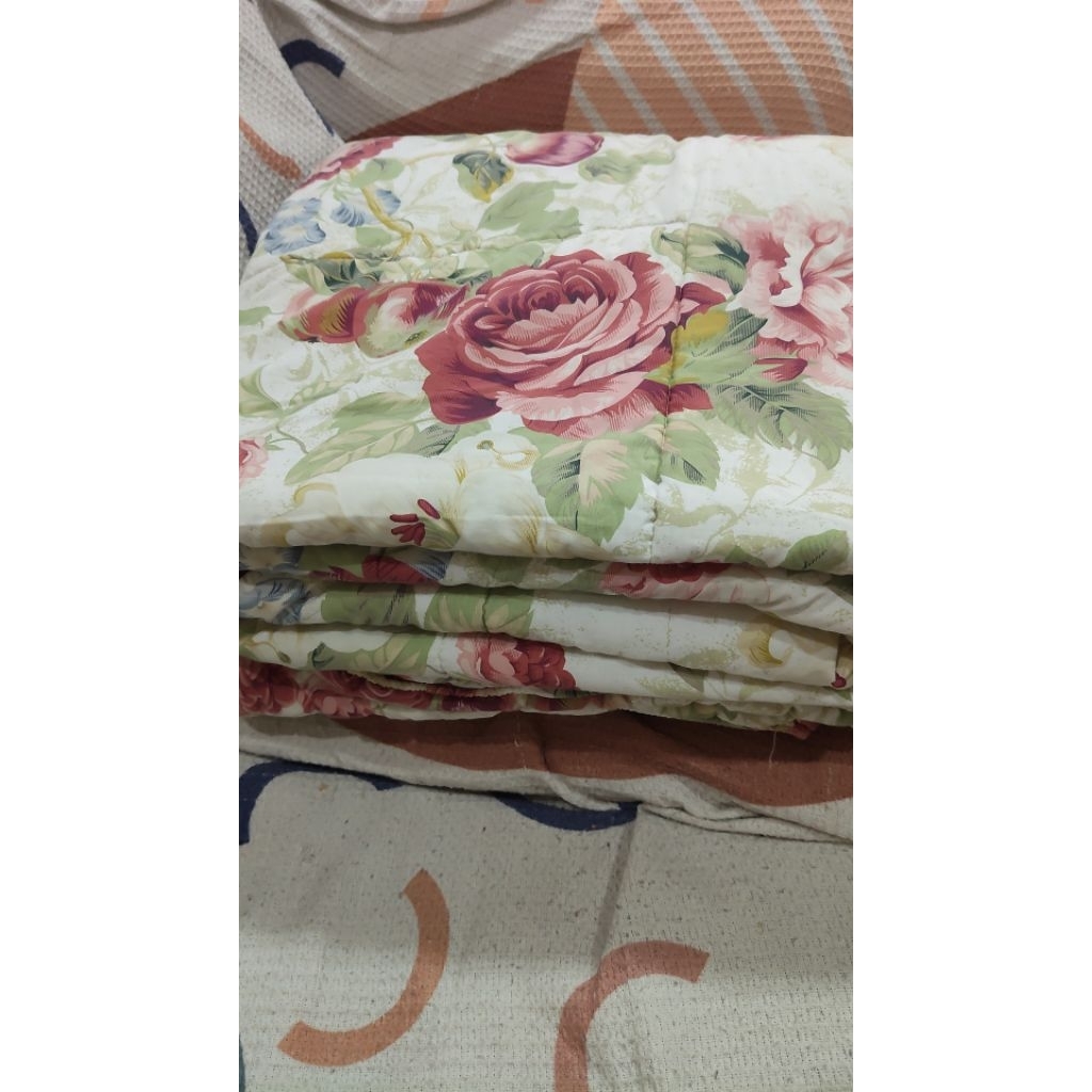 Bed Cover Motif Bunga Murah