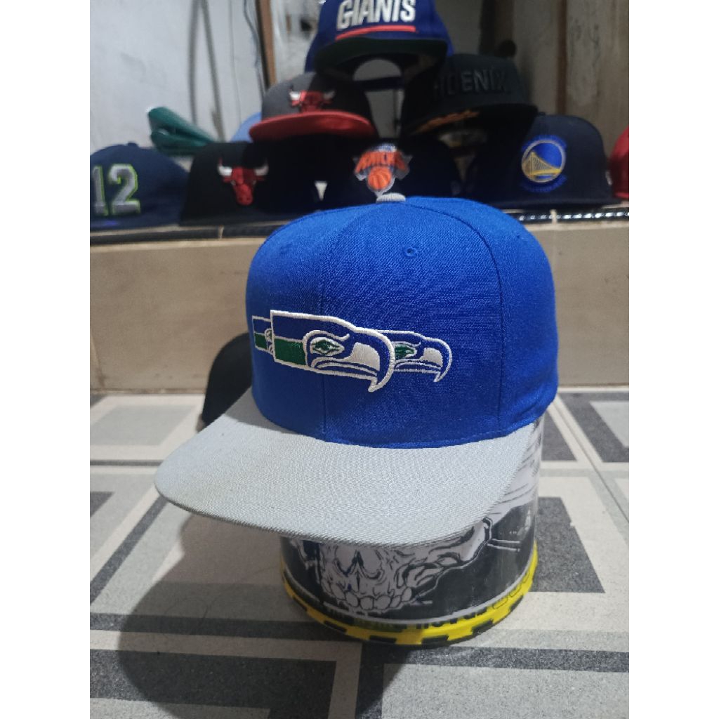 Topi Snapback Seattle Seahawks NFL x Mitchell & Ness Vintage Blue Grey Original Preloved