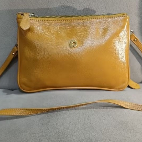 TAS SELEMPANG PAPILLON SEKEN WARNA KUNING  MULUS BANGET