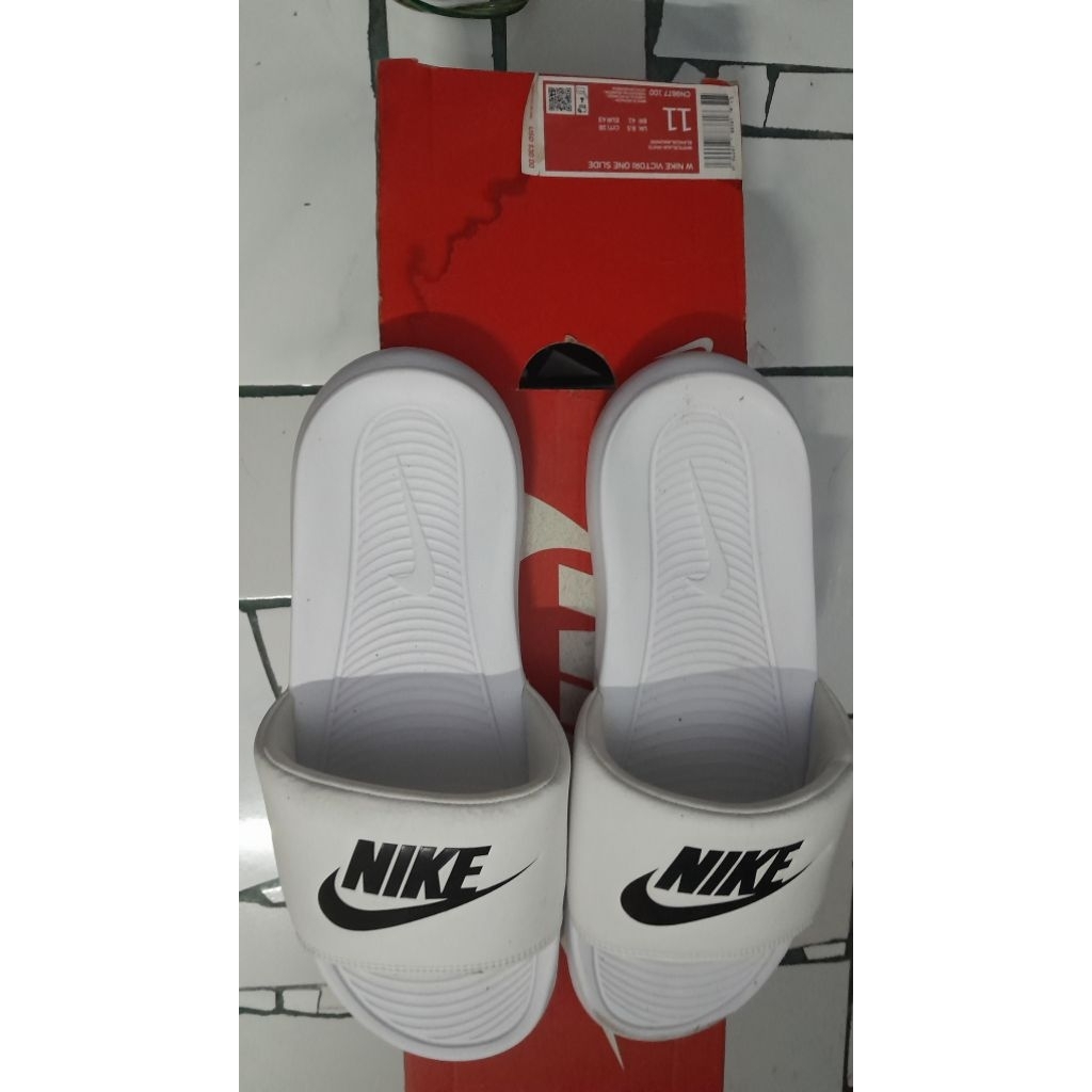 sandal nike victory second