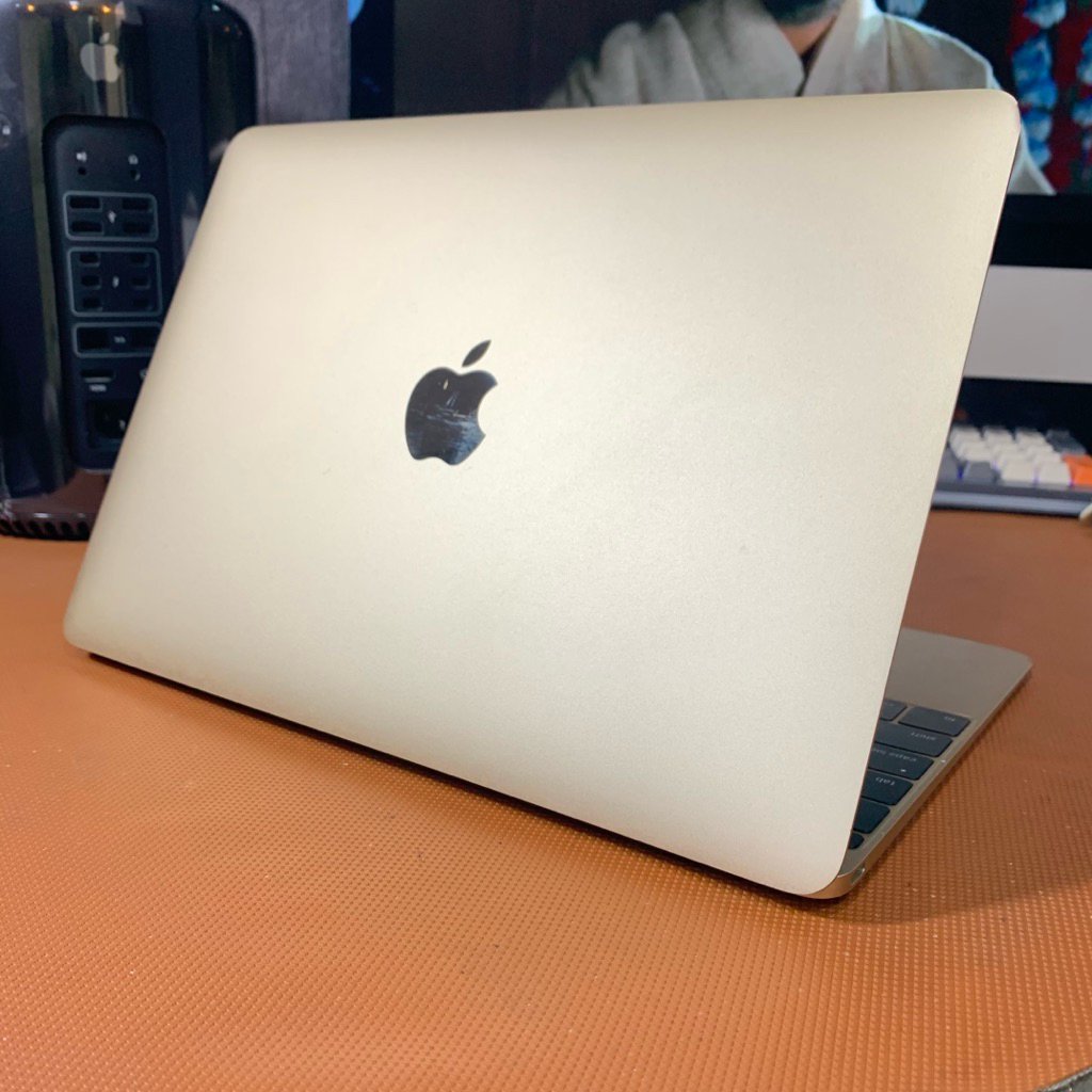 Macbook Retina 12inch 2015 8/500gb gold minus sesuai gambar dan deskripsi