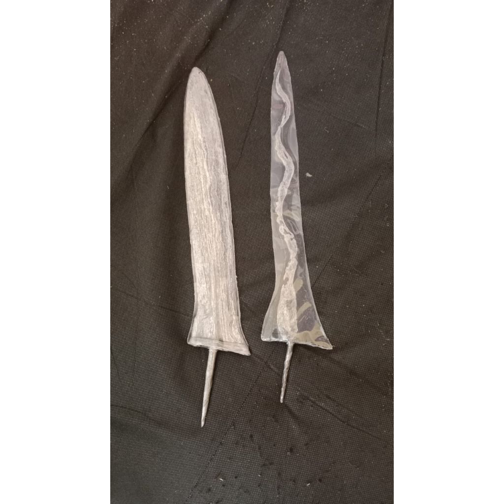 Keris Betok Kabudan (Pusaka Tindih) Sepuh Pamor Adeg Mrambut, Pesi Kotak, Bilah Membatu