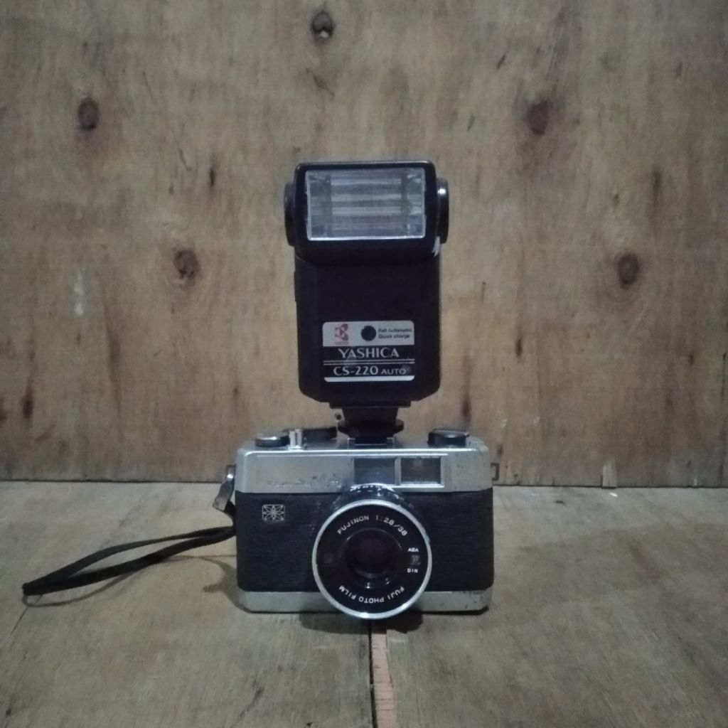 kamera film kamera analog jadul antik vintage merk Fujica lawas kuno