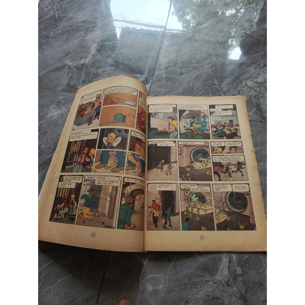 Album Film Tintin -TINTIN DI DANAU HIU-INDIRA( komik )-H1