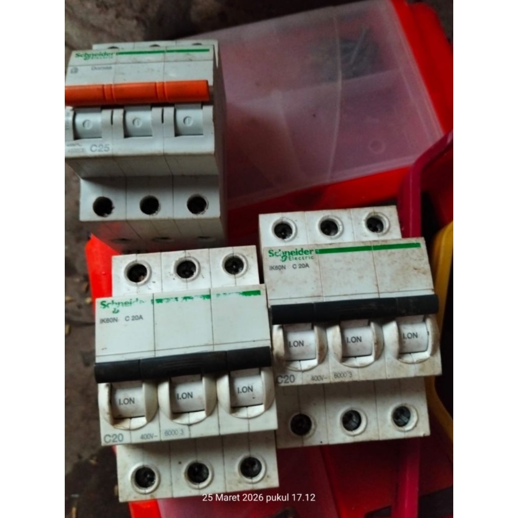 MCB 3 Phase dan 1 Phase