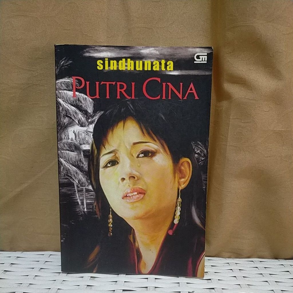 PUTRI CINA - SINDHUNATA