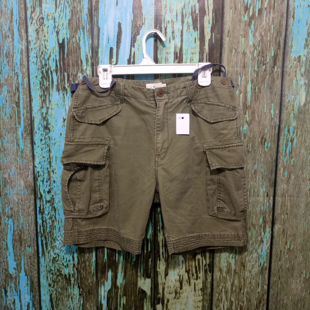 Celana pendek cargo I AM I iami celana  / shortpants bagus  size 33 (Lp 86cm Panjang 48cm )