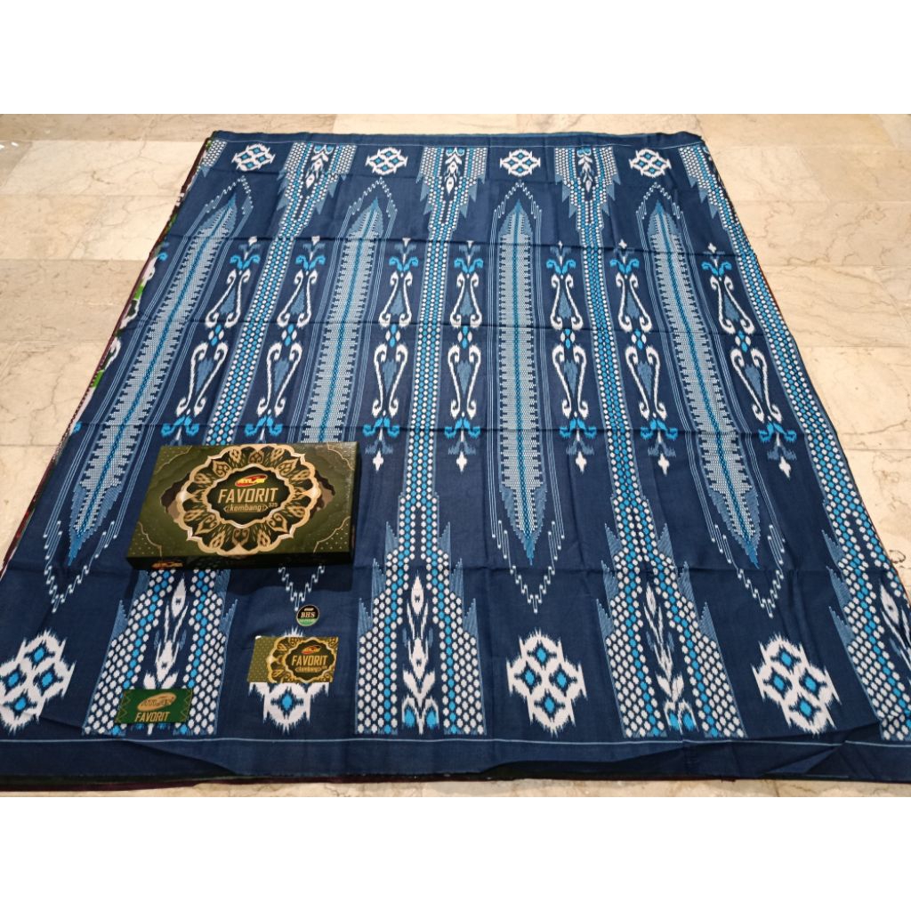 Sarung Atlas Favorit 500 525 Motif Kembang Polos Hitam Kotak