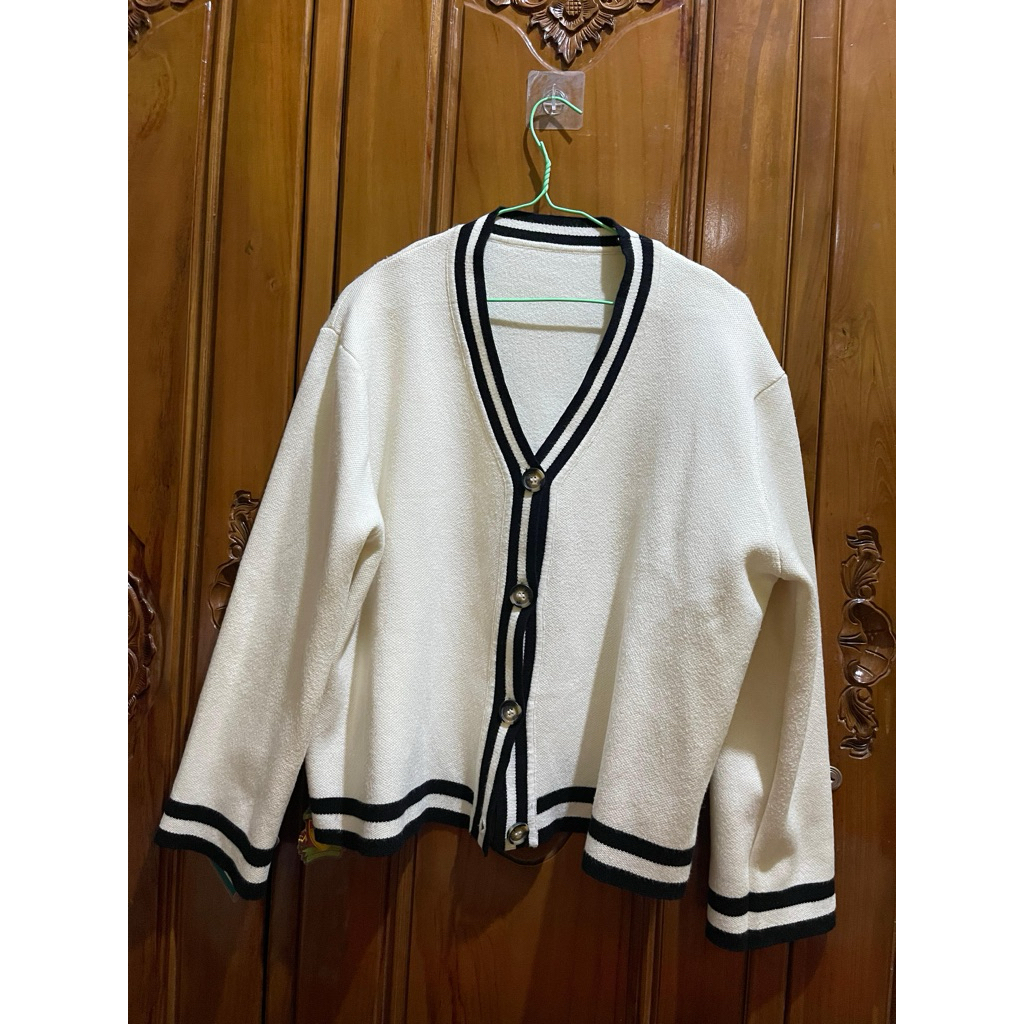 Preloved Cardigan putih