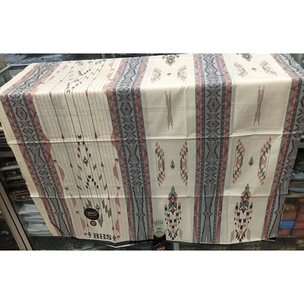 Sarung BHS Masterpiece M80 Gold Motif SGE Putih