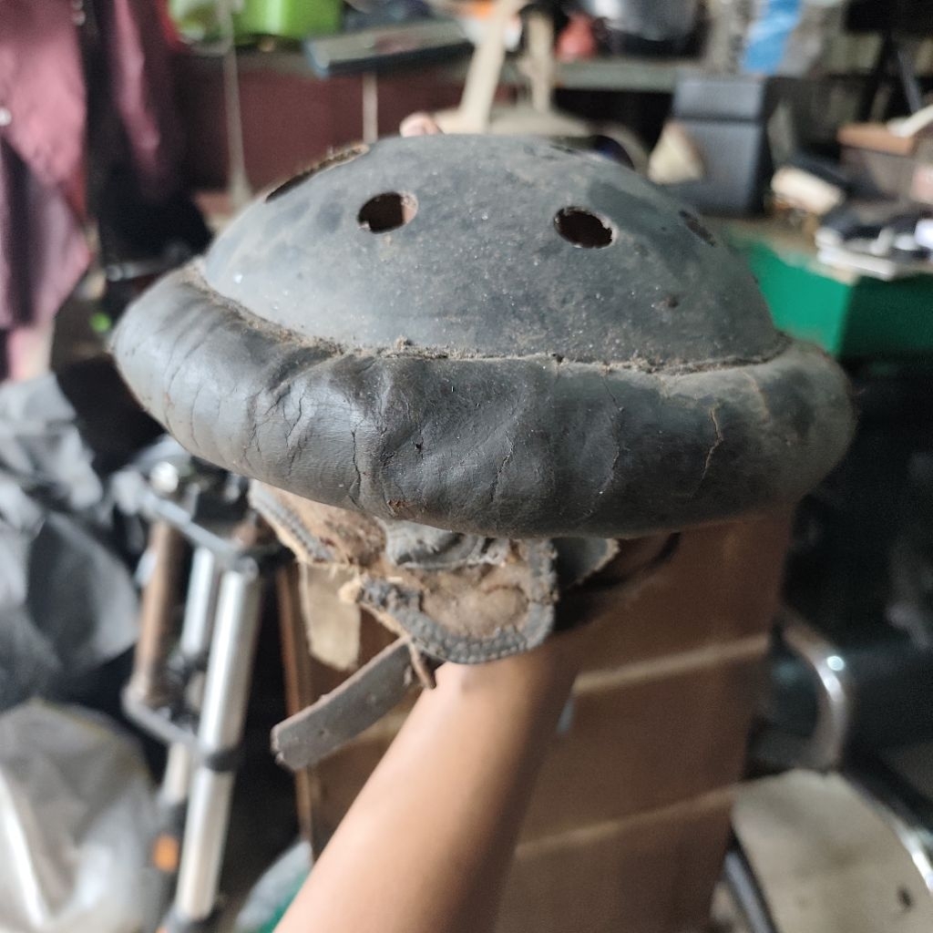 helm KNIL penerjun era perang dunia