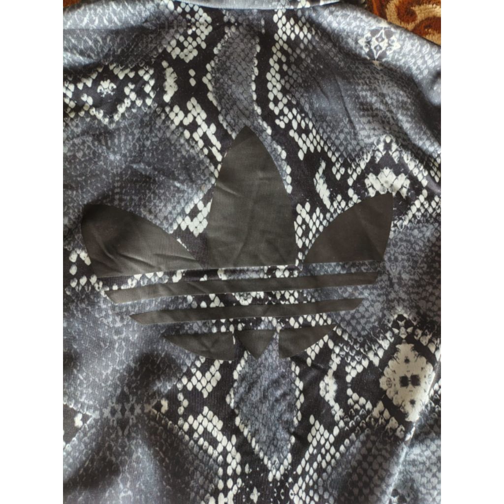 tracktop adidas big logo