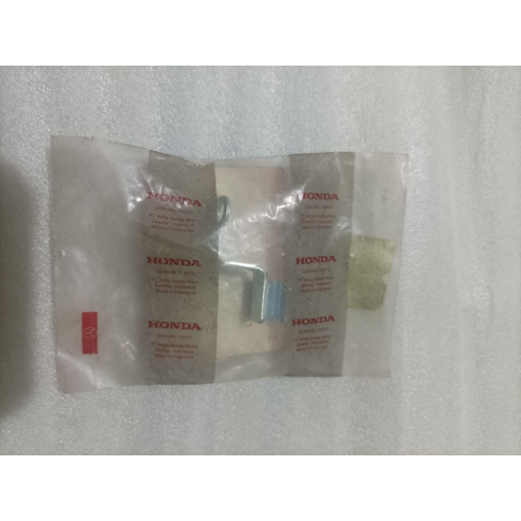 Breket selang hawa mesin Vario110 karbu, nomerpart:11241-KVB-900, original AHM