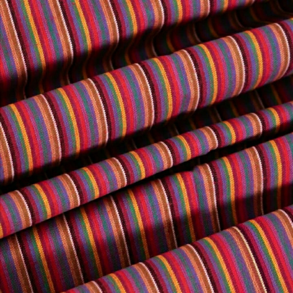 Kain Lurik Mangkuratan Merah Muda Gradasi  / Batik Lurik Tenun Garis Pink Gradasi