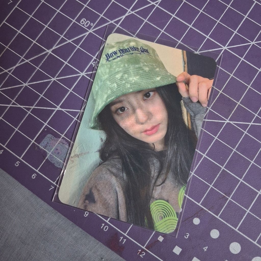 Jisoo bucket hat Offcial photocard
