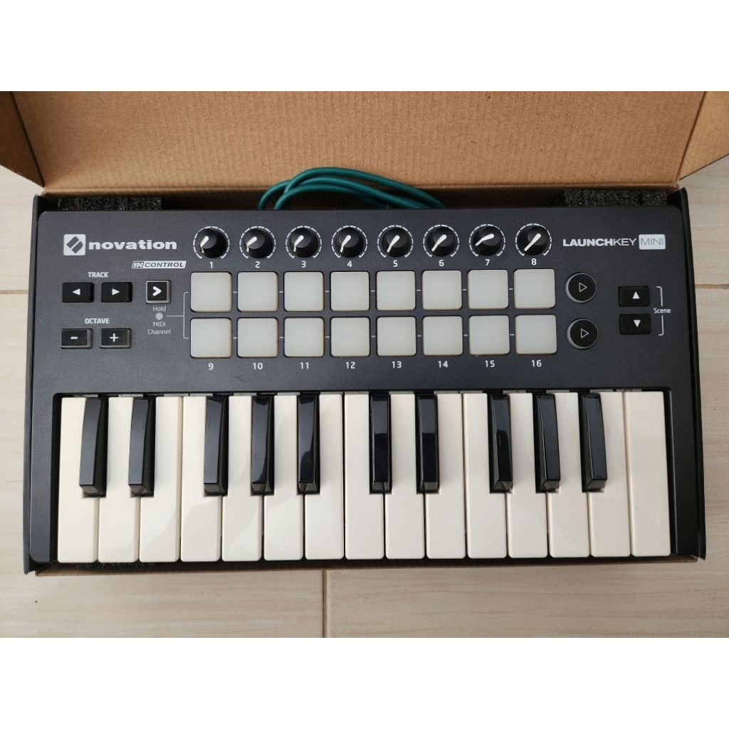 Novation Launchkey MK2 – MIDI Keyboard Controller (Bekas)
