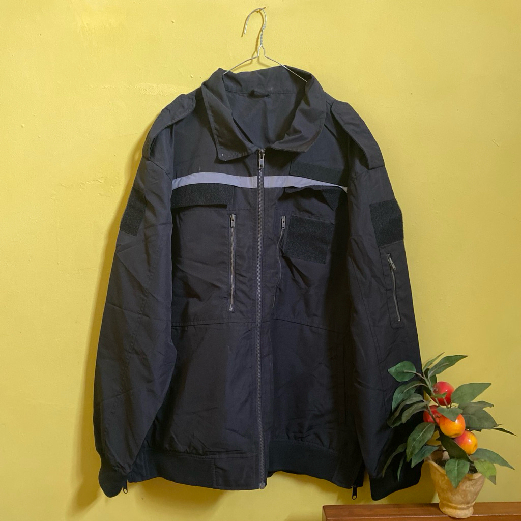 Preeloved Jaket Tactical Polisi Hitam Parasut tebal ukuran XL