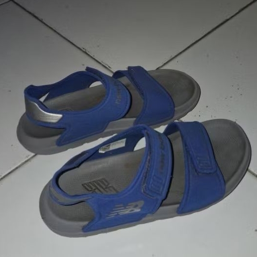 Preloved sepatu sendal anak laki laki new balance size 31