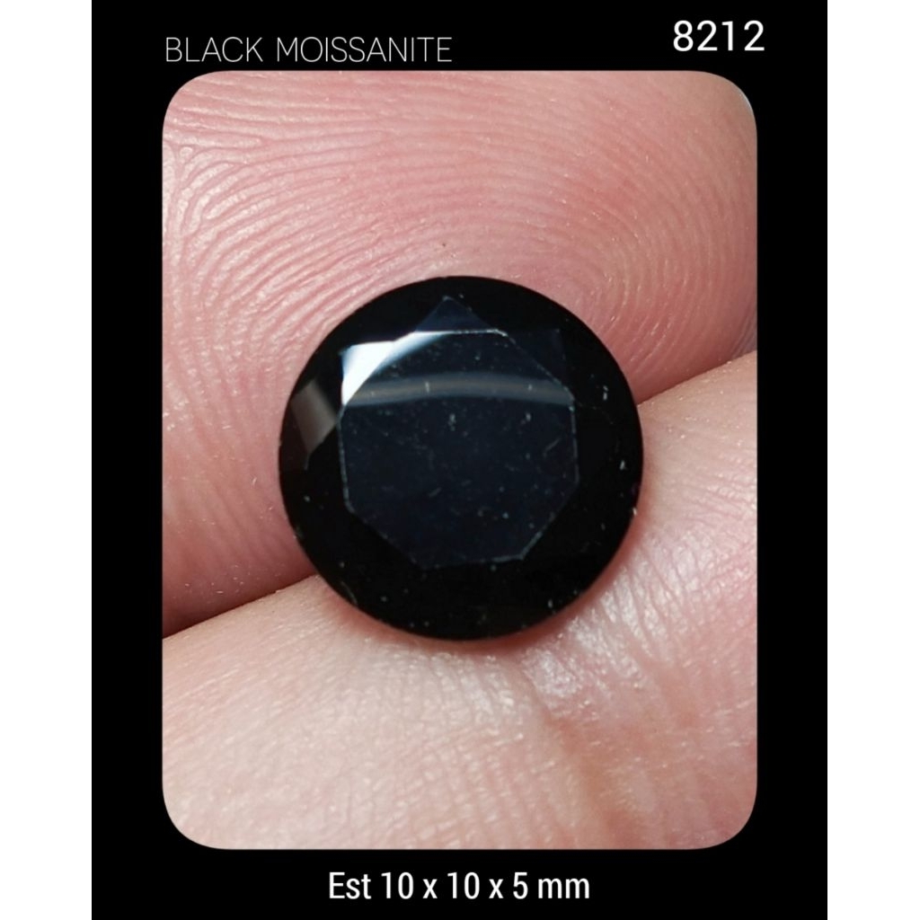 8212 Batu Black Moissanite