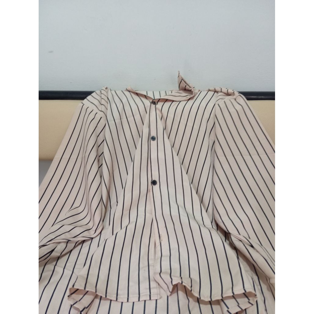 [PRELOVED] Kemeja Wanita Garis-garis Cream