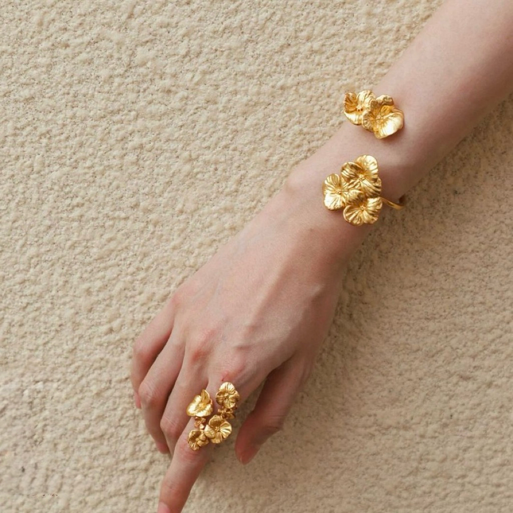 VESTIGE - Dahlia Bangle | Gelang Bangle Fashion Bunga Lapis Emas 18K