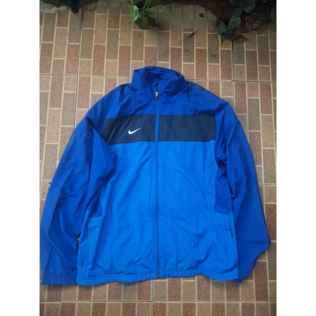 outdoor jacket nike