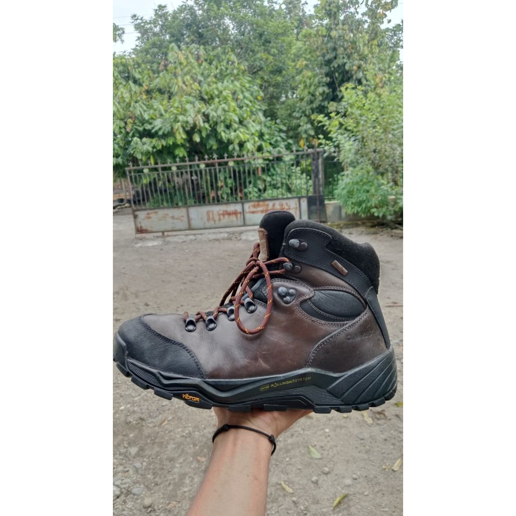 sepatu hi tec size 44