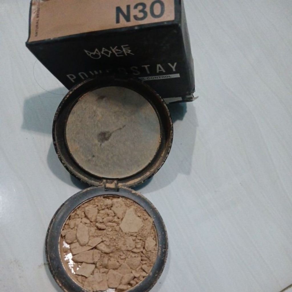 make over powerstay powder foundations N30 PECAH