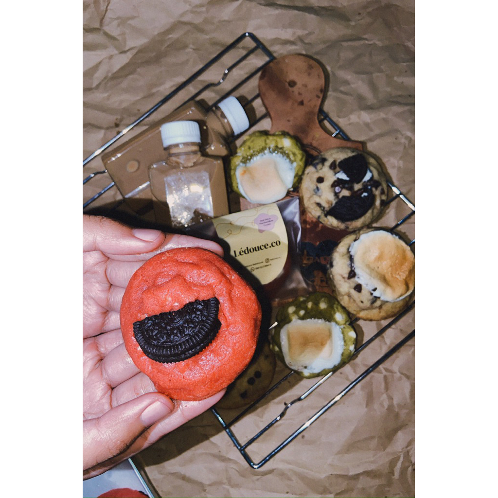 Red velvet oreo cookie