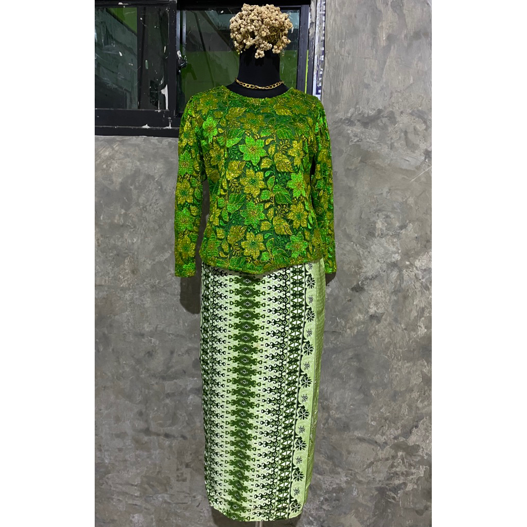 PRELOVED SET KEBAYA