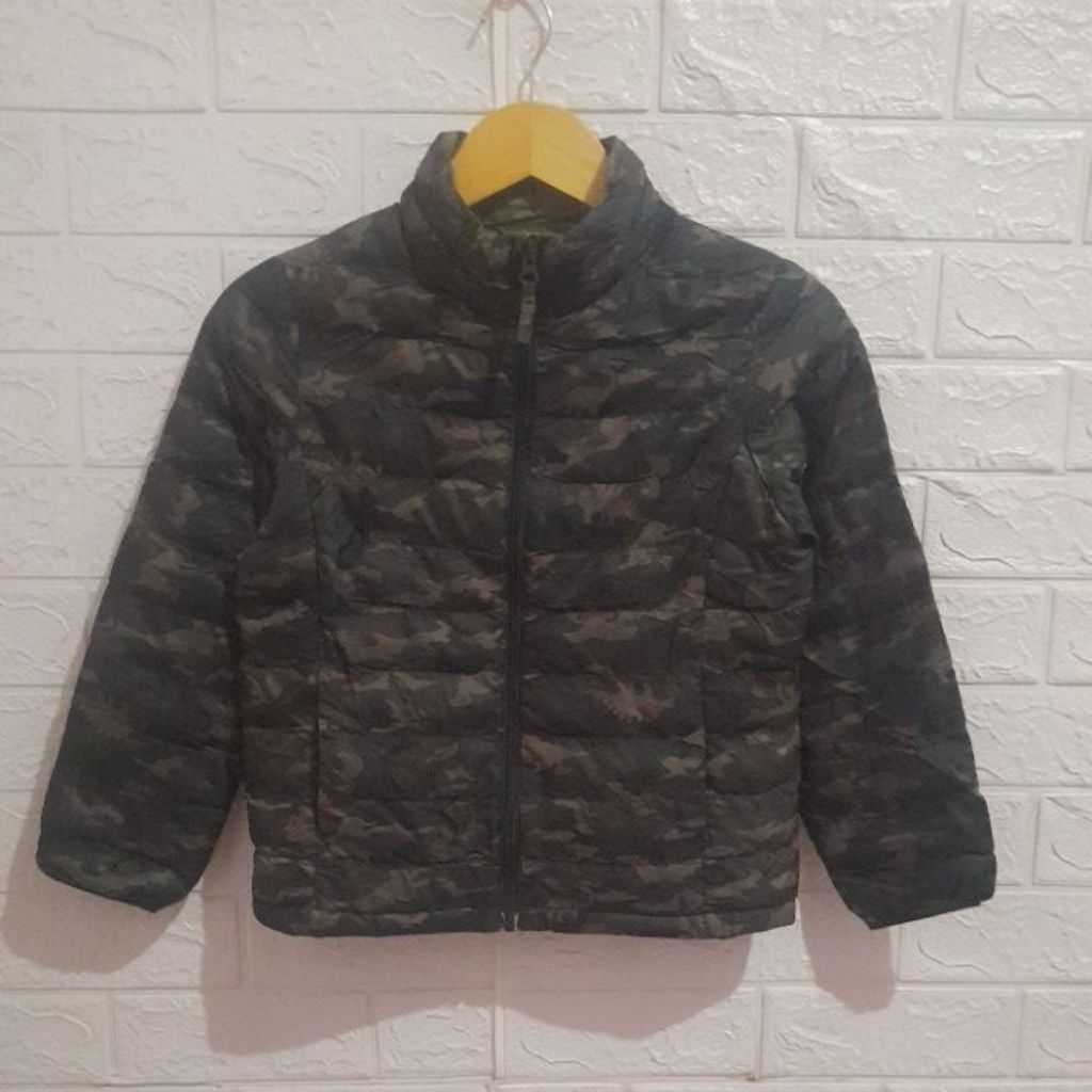 Jacket puffer camo dino UNIQLO kids army size 130/LD 82 P 49