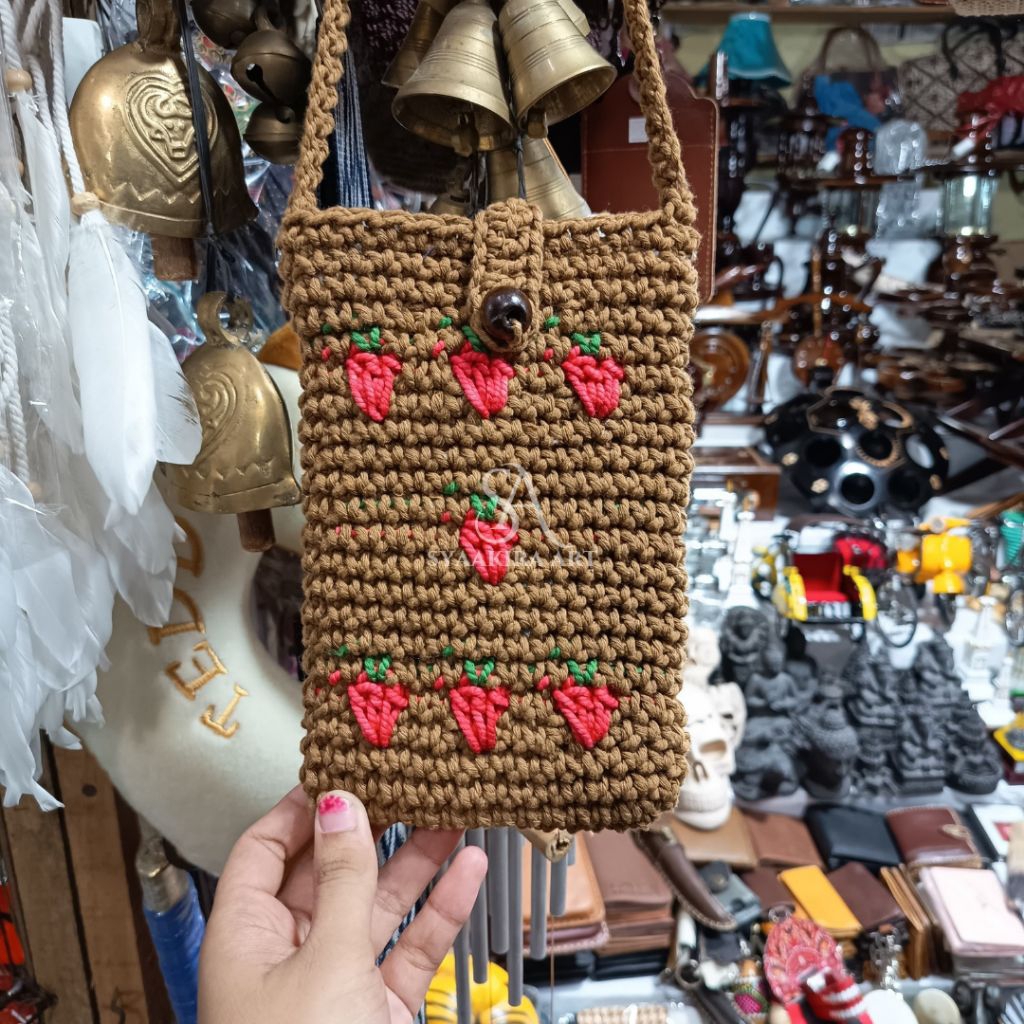 syaakira.art Tas Rajut HP benang katun Furing Satin Muat HP SOUVENIR DAN OLEH-OLEH KHAS JOGJA