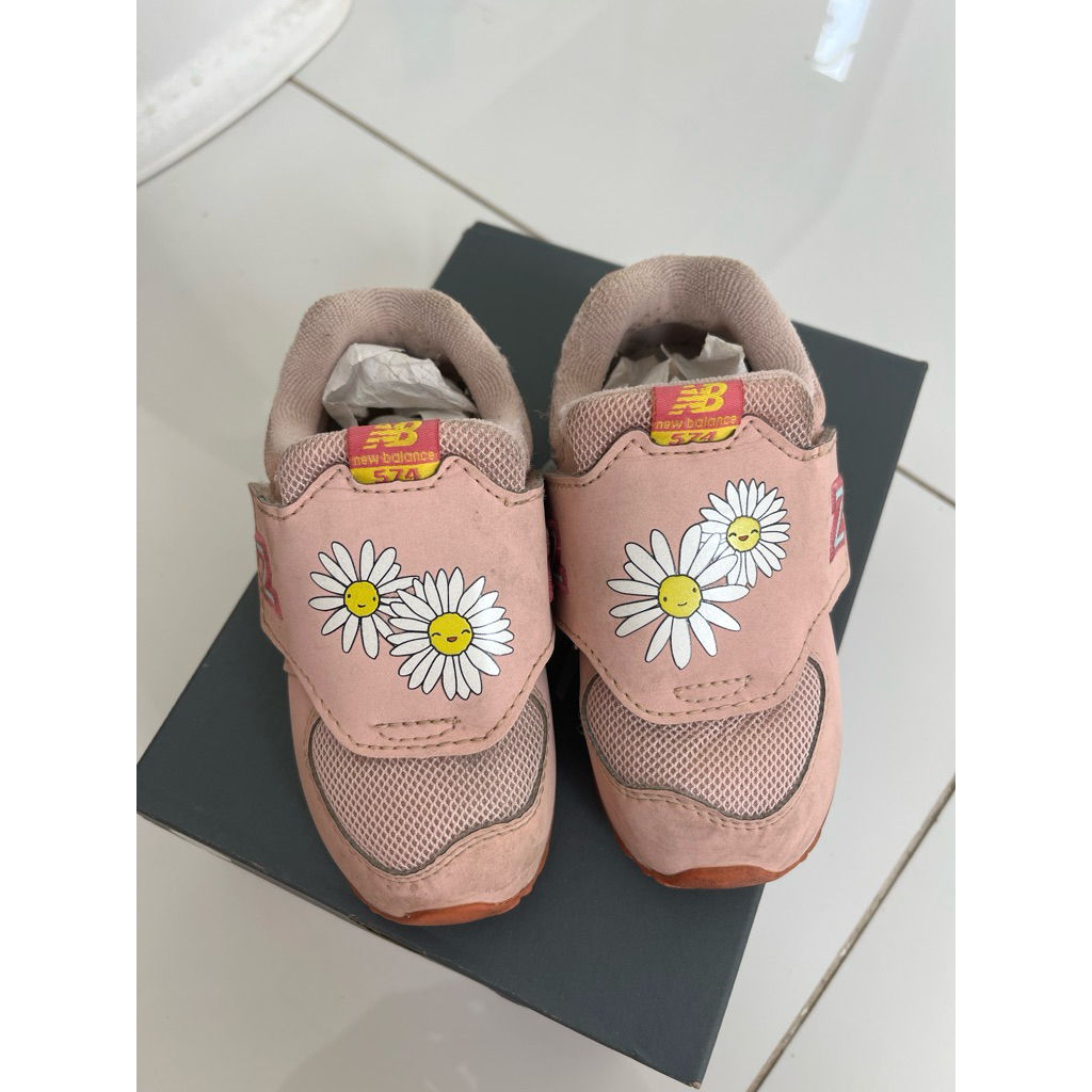 Preloved Sepatu Anak NB Pink