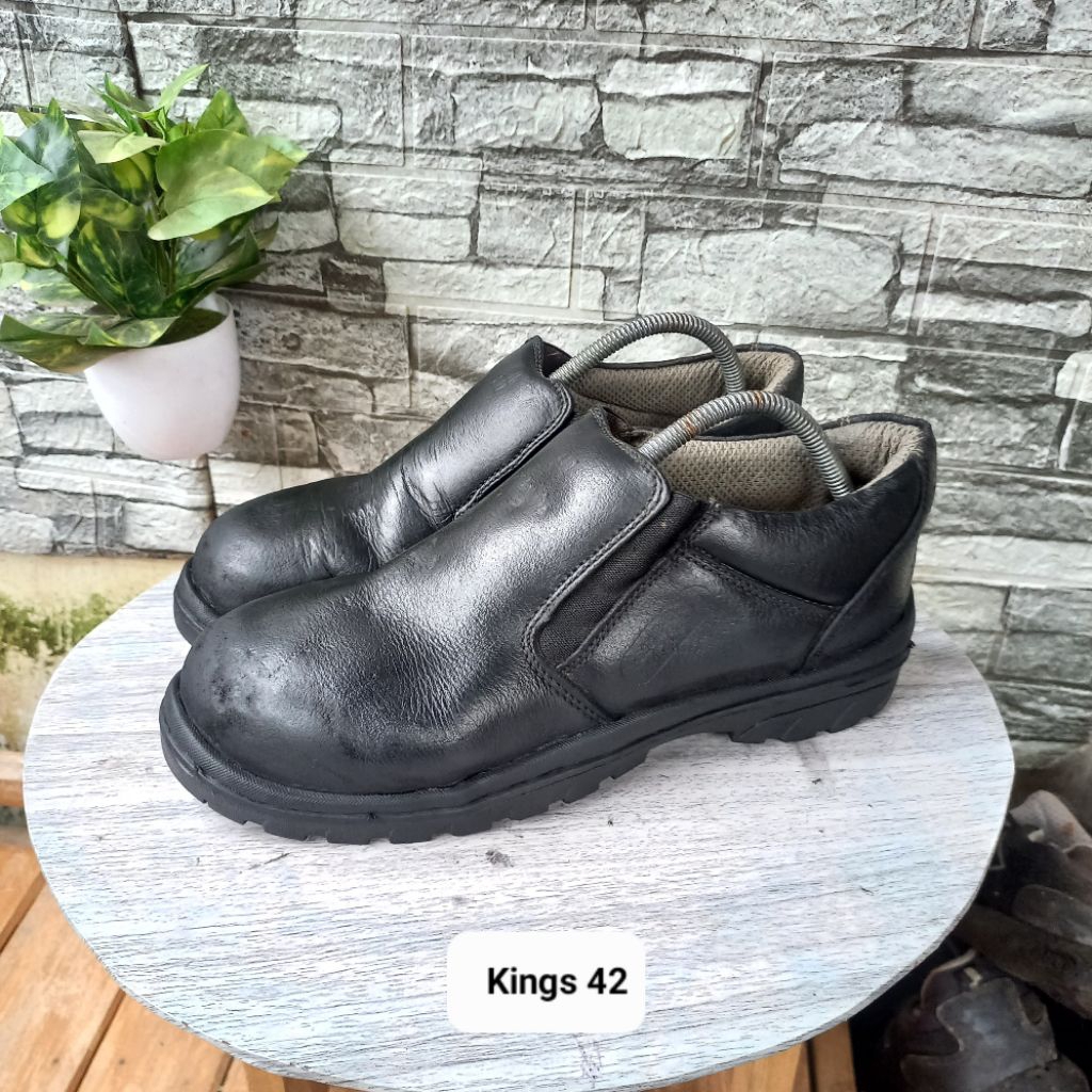 Sepatu second safety slop merk kings size42 insol27cm