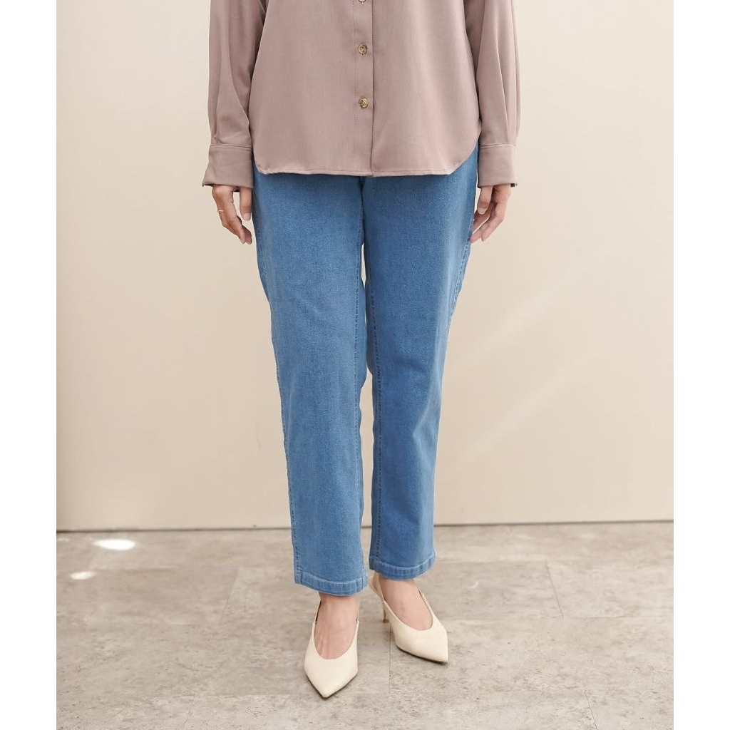 Zora Pants Sky Blue Upsize by Ederra / Celana Panjang Jeans Stretch by Ederra / Celana Panjang Wanit