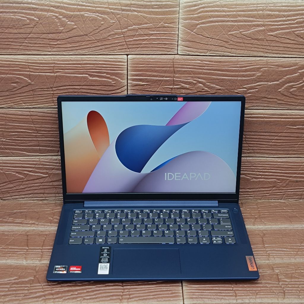 Laptop Lenovo Ideapad Slim 3 14ABR8 AMD RYZEN 5-5625U RAM 16GB SSD 512GB IPS BACKLIT