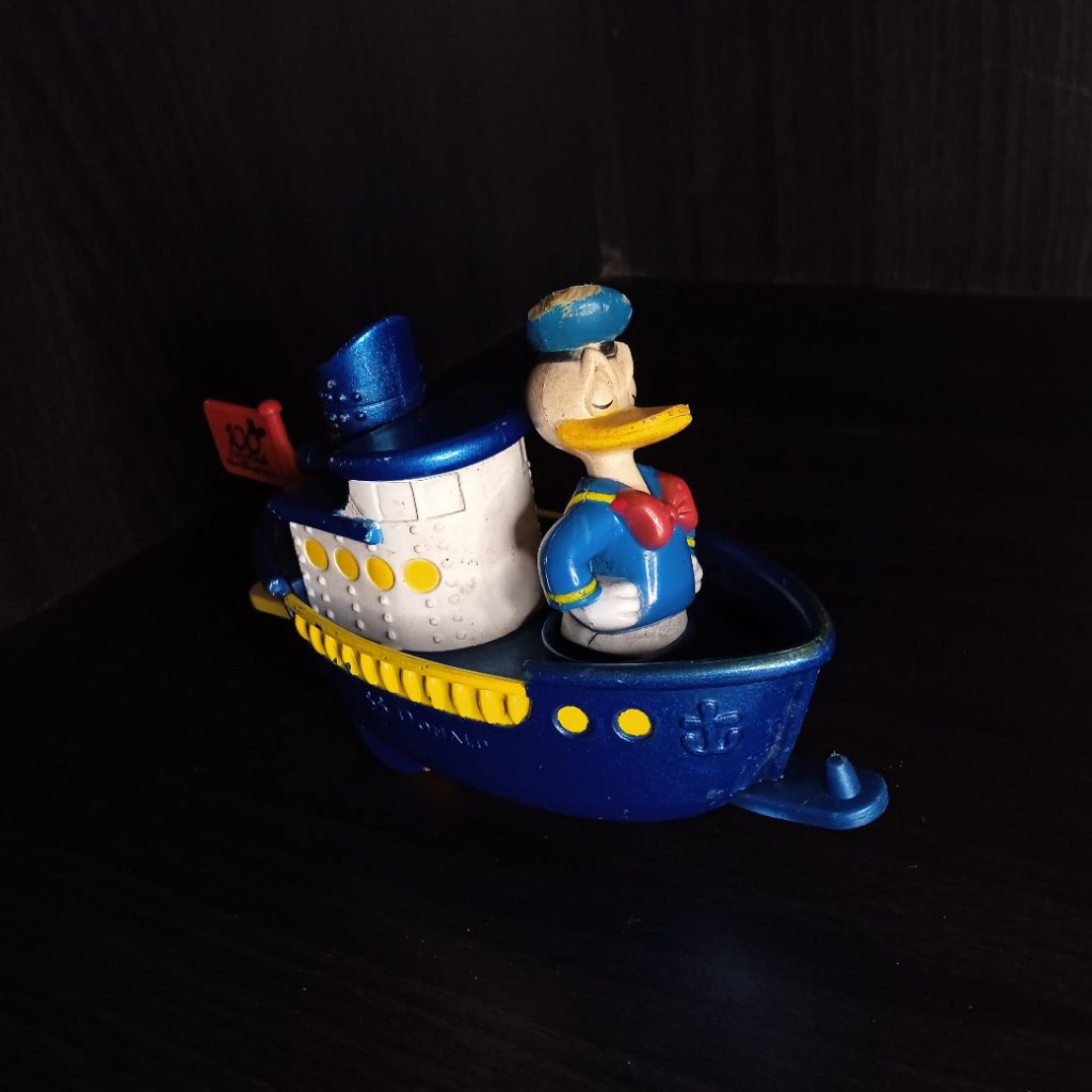 Preloved Figure Donal Ducks 100th Disney