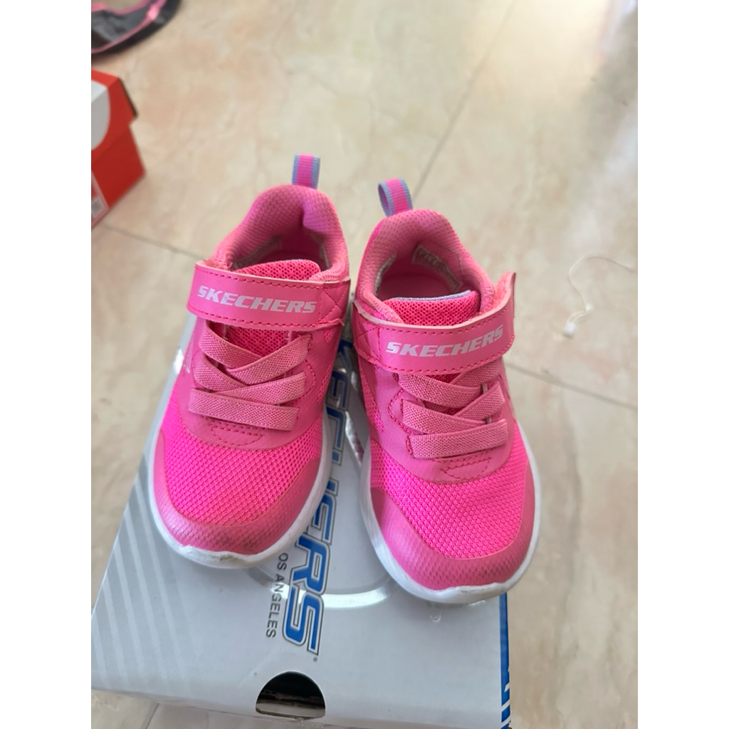PRELOVED sepatu skecher anak pink