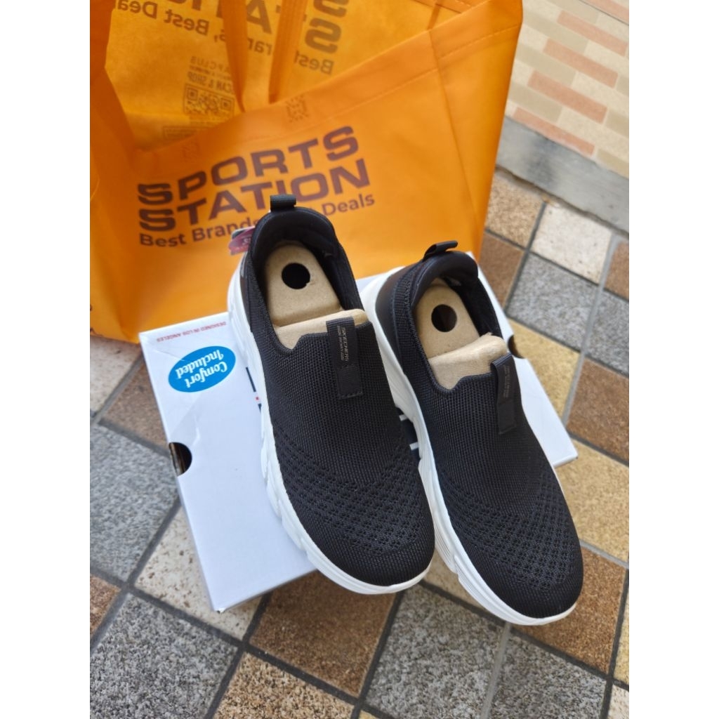 [PROMO] Sepatu Wanita Skech*rs Original Ukuran 36 Kondisi Baru 100% Mulus