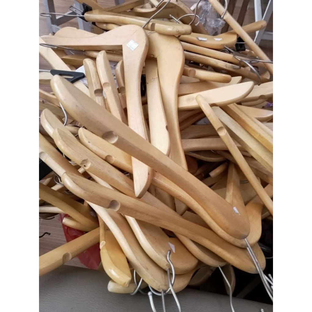 hanger kayu bekas seperti baru